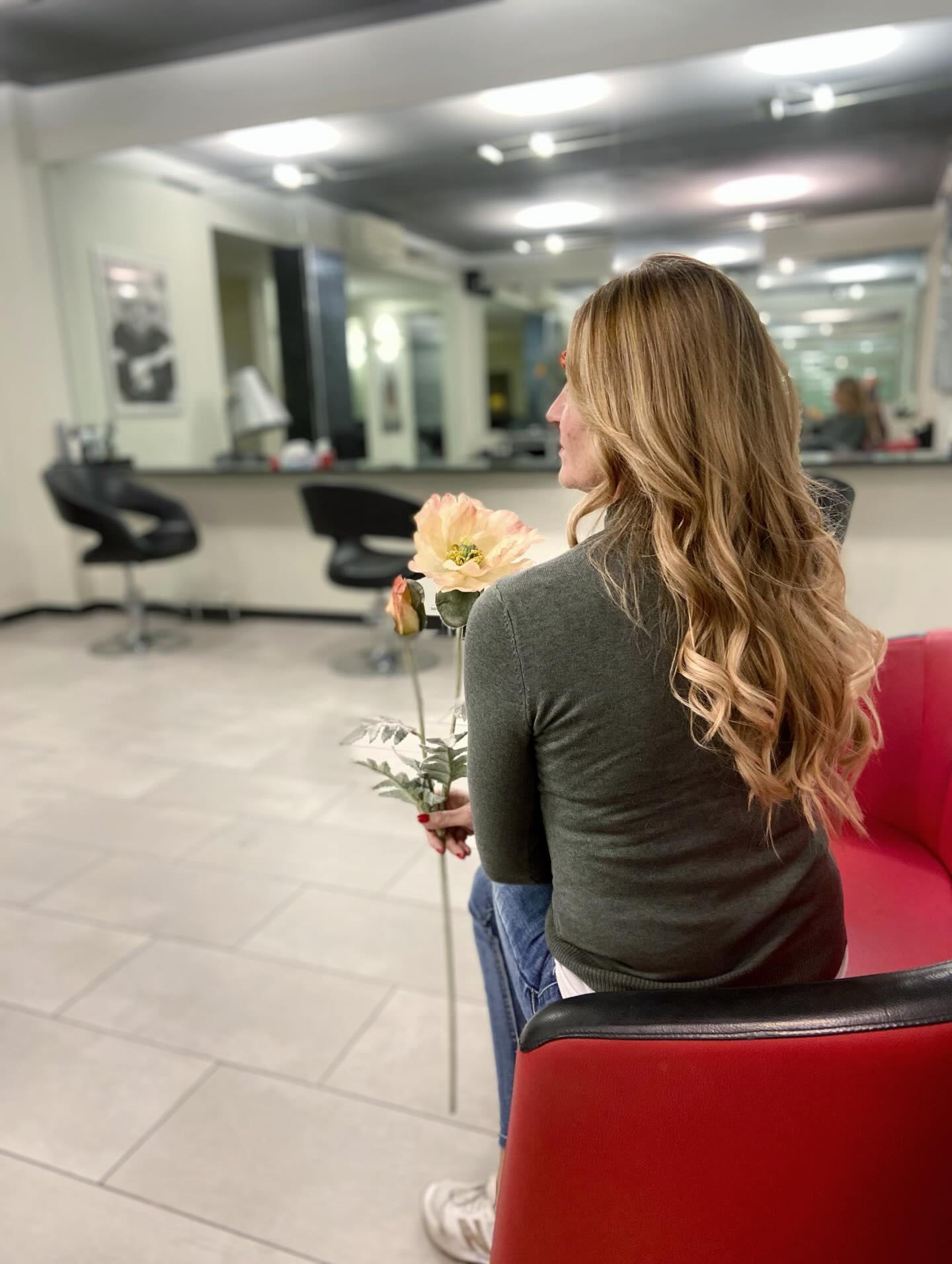 Quando si lavora con persone come te, non è lavorare.. tutto più semplice e divertente..! 

Grazie 

#cdc #degradè #famiglia #biondocaldo #parrucchieregenova